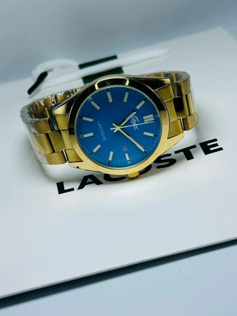 Montre en acier doré Lacoste