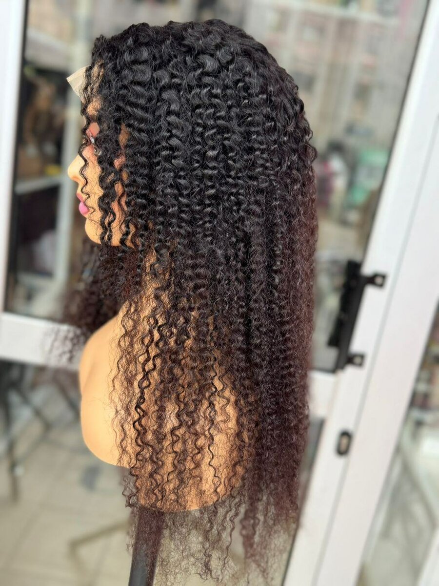 Perruque lace front bouclée