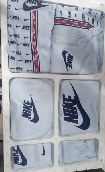 Ensemble bébé Nike doux et stylé