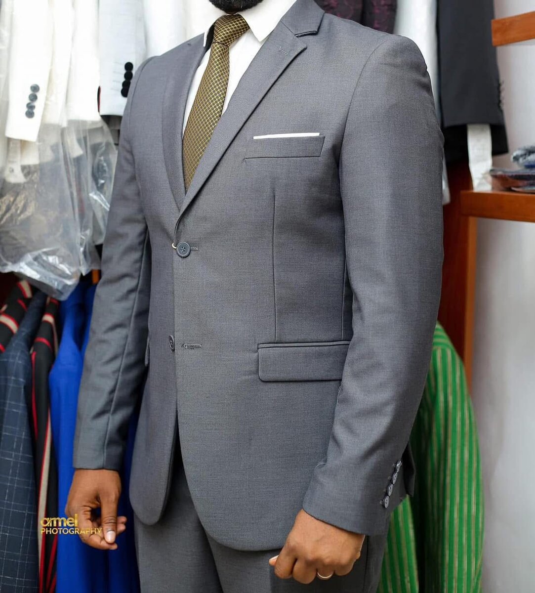 Costume élégant pour hommes