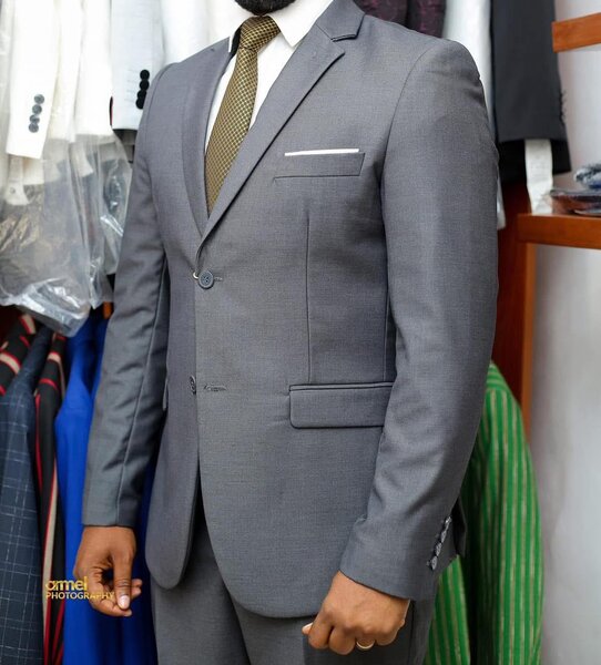 Costume élégant pour hommes