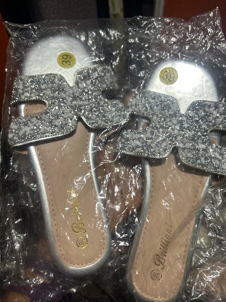 Sandales strass élégantes