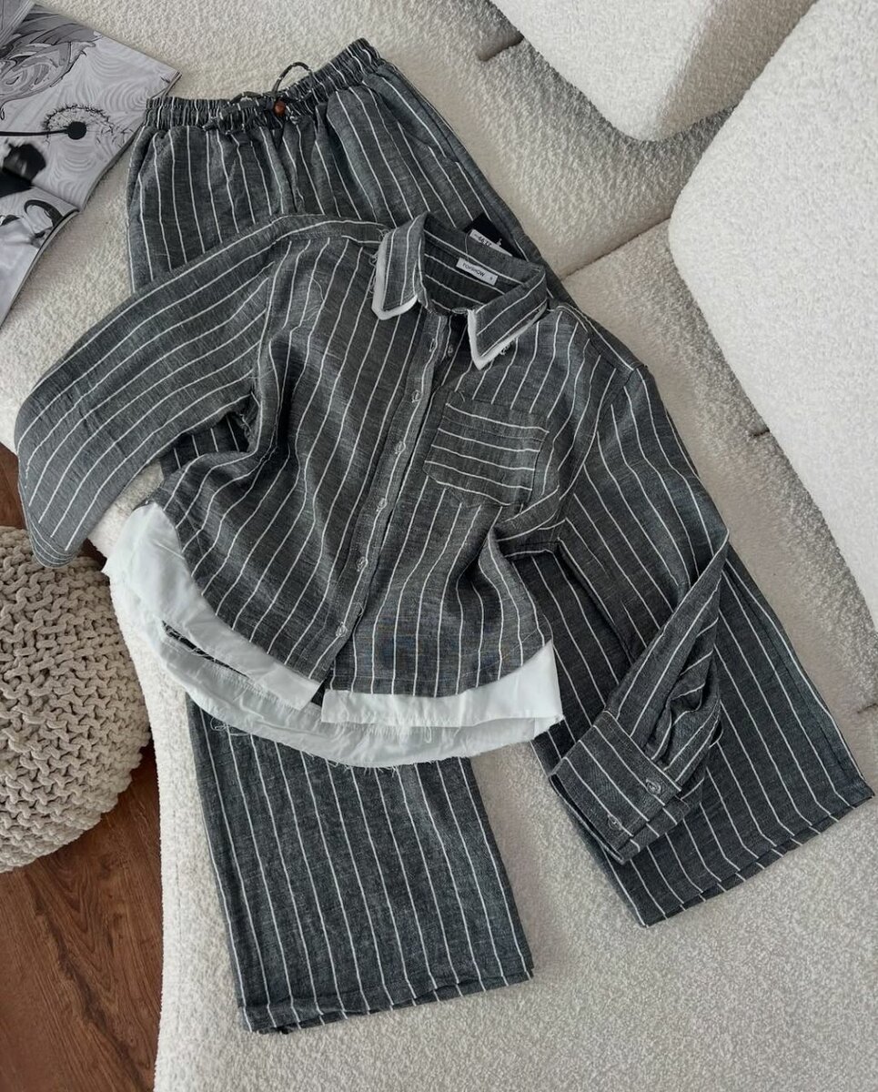 Pyjama élégant à rayures