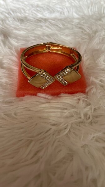 Bracelet élégant doré avec cristal