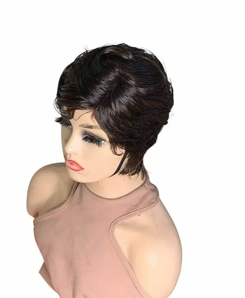 Perruque synthétique courte chic
