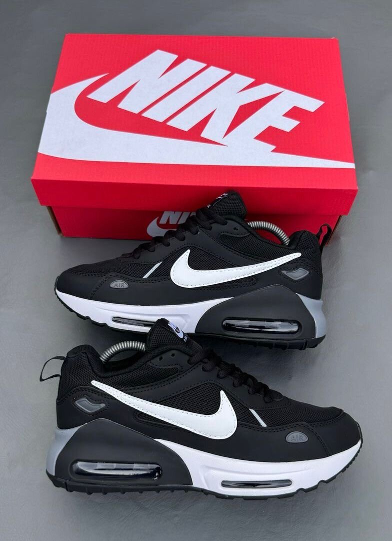 Nike Air Max Noire et Blanche