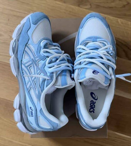 Chaussures Asics pour homme bleu clair