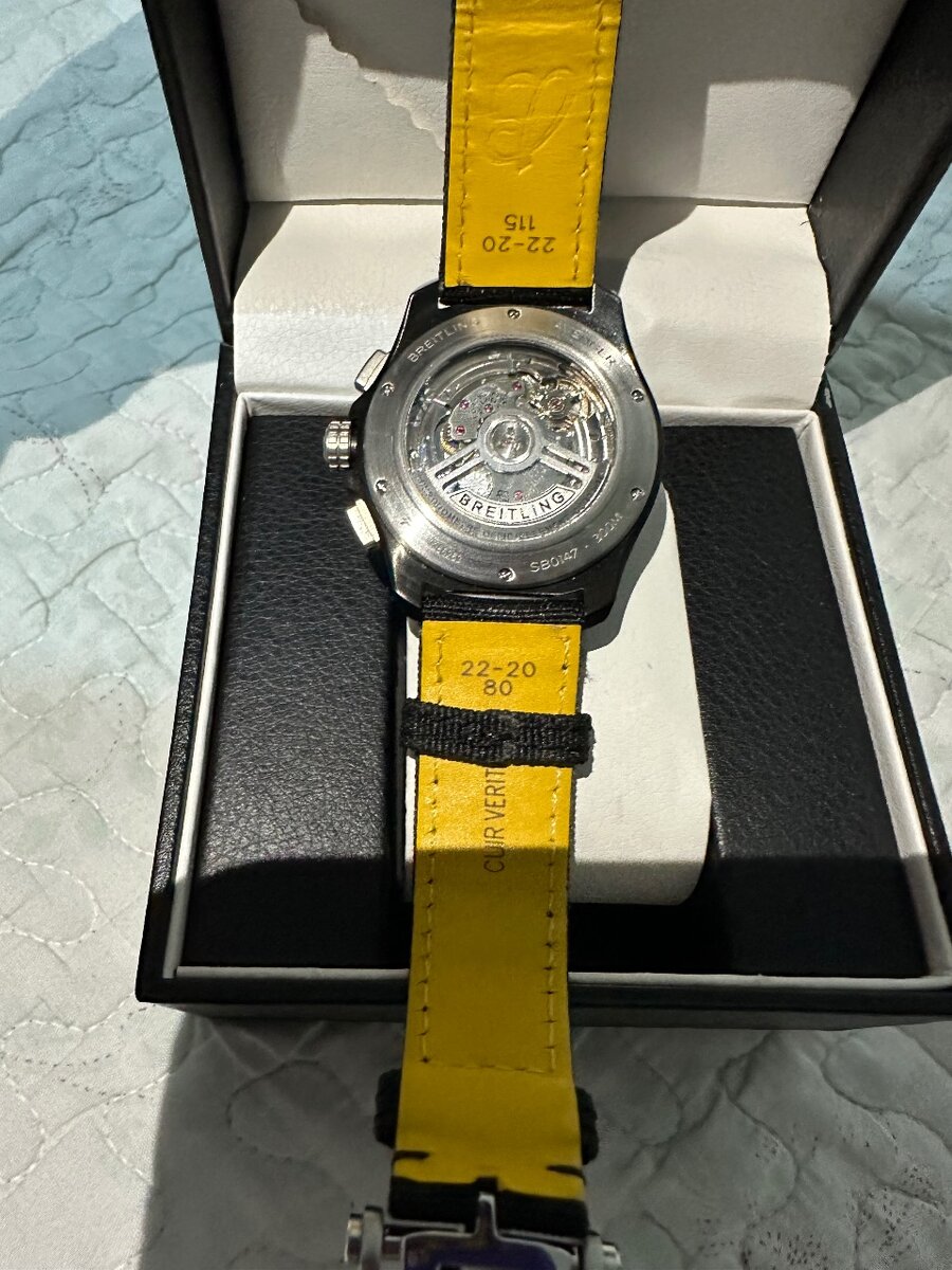 Наручные  новые часы от бренда Breitling1884