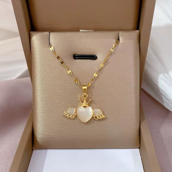 Collier cœur doré avec ailes