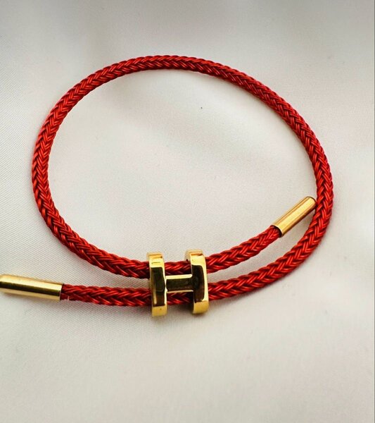 Bracelet corde rouge élégant