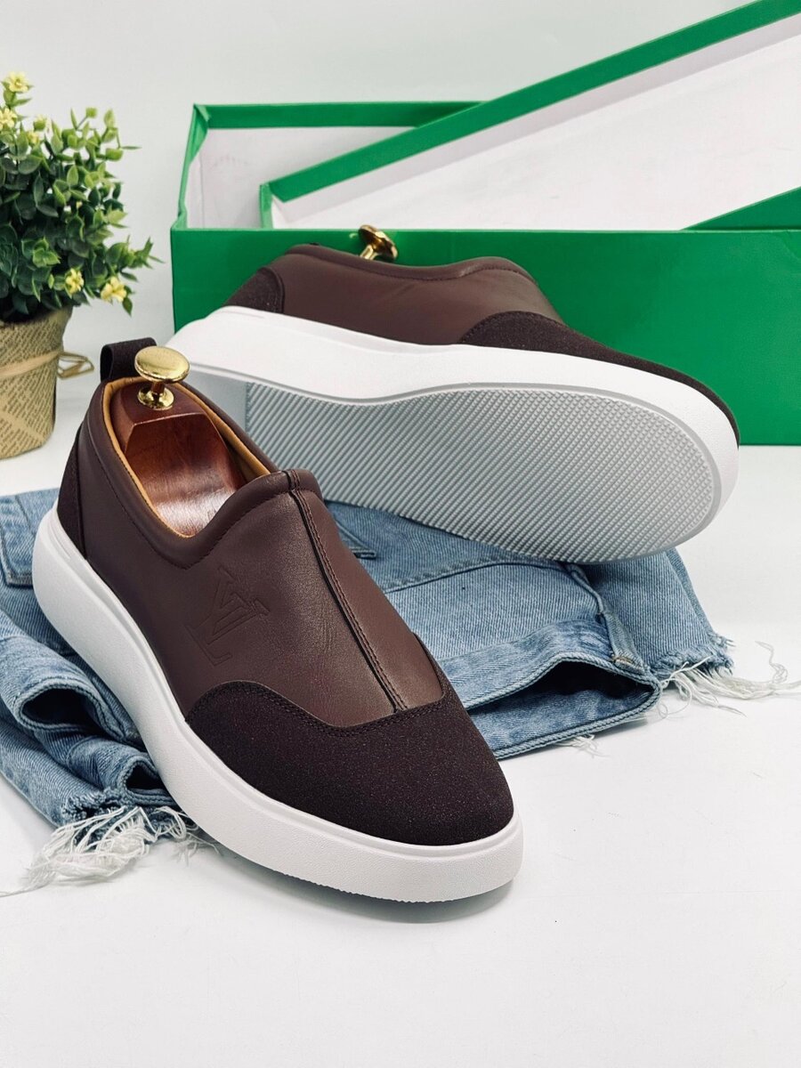 LOUIS VUITTON EASY WAER COFFE AND WHITE