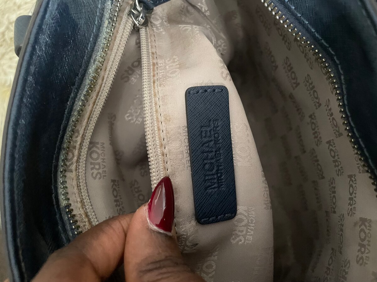 Sac à main clouté élégant