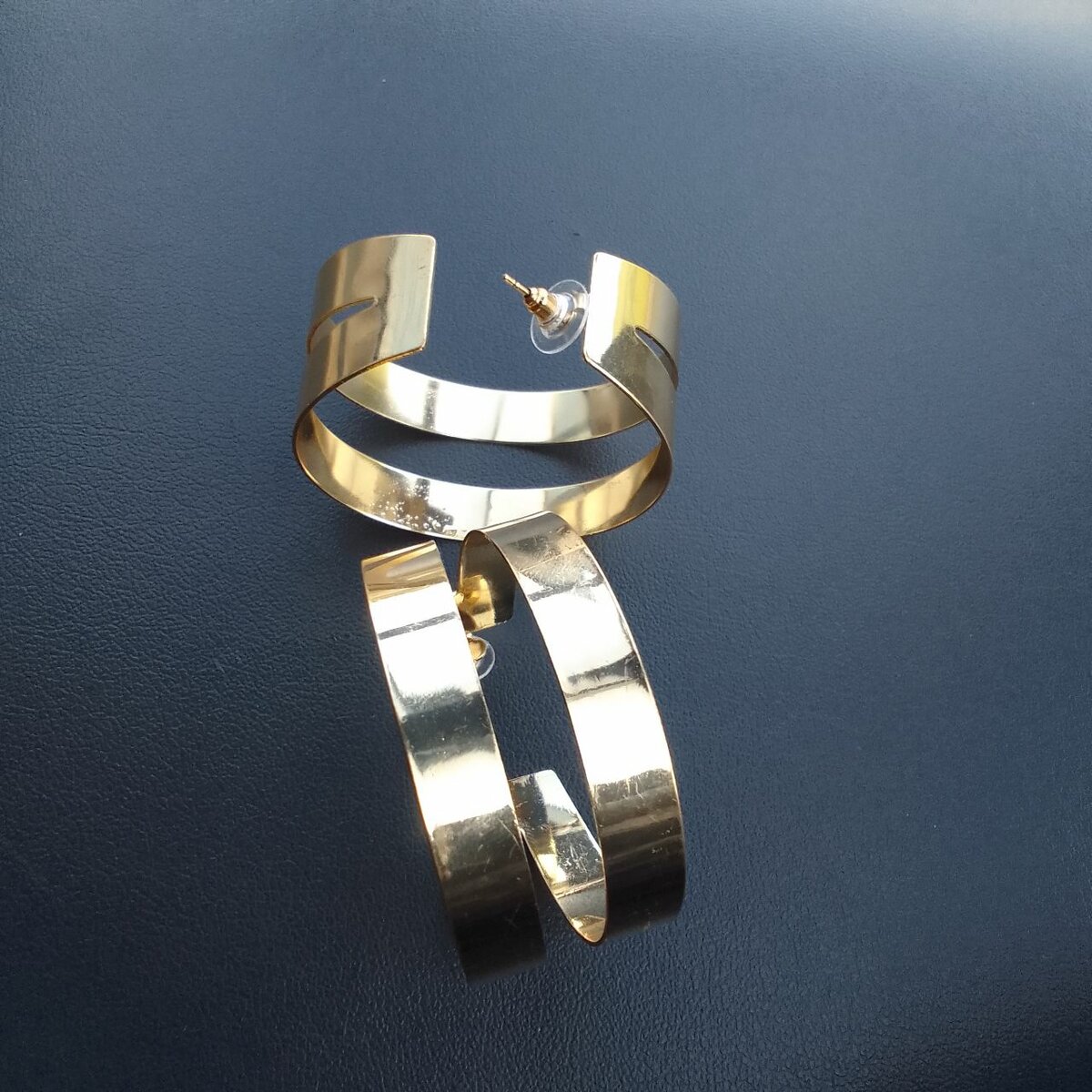 Boucles d'oreilles dorées élégantes