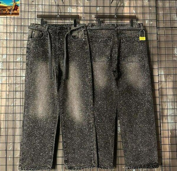 Jeans noir délavé à paillettes