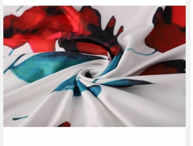 Robe longue rouge florale