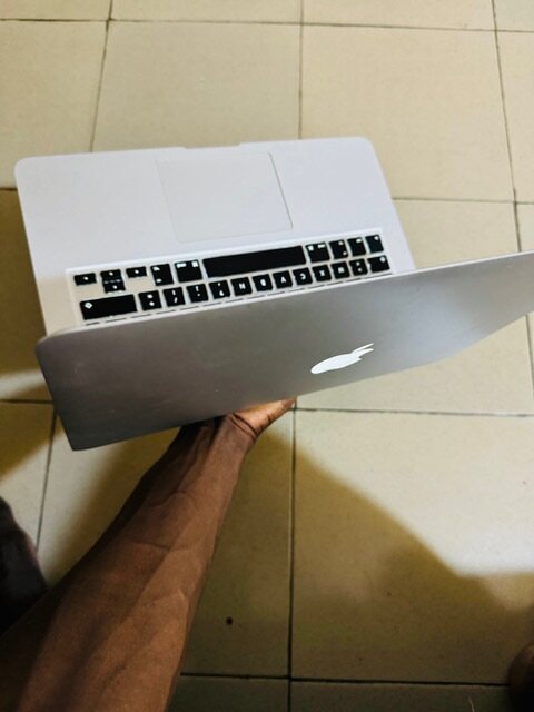 MacBook pro 2015 8gb/256gb