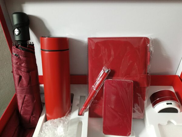 Ensemble de Cadeaux de Bureau Rouge