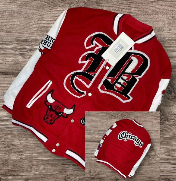 Veste universitaire rouge