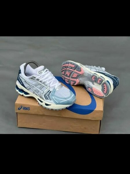 Baskets running ASICS performance