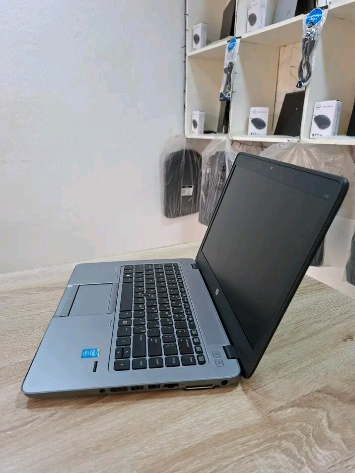 HP Laptop Professionnel 14"