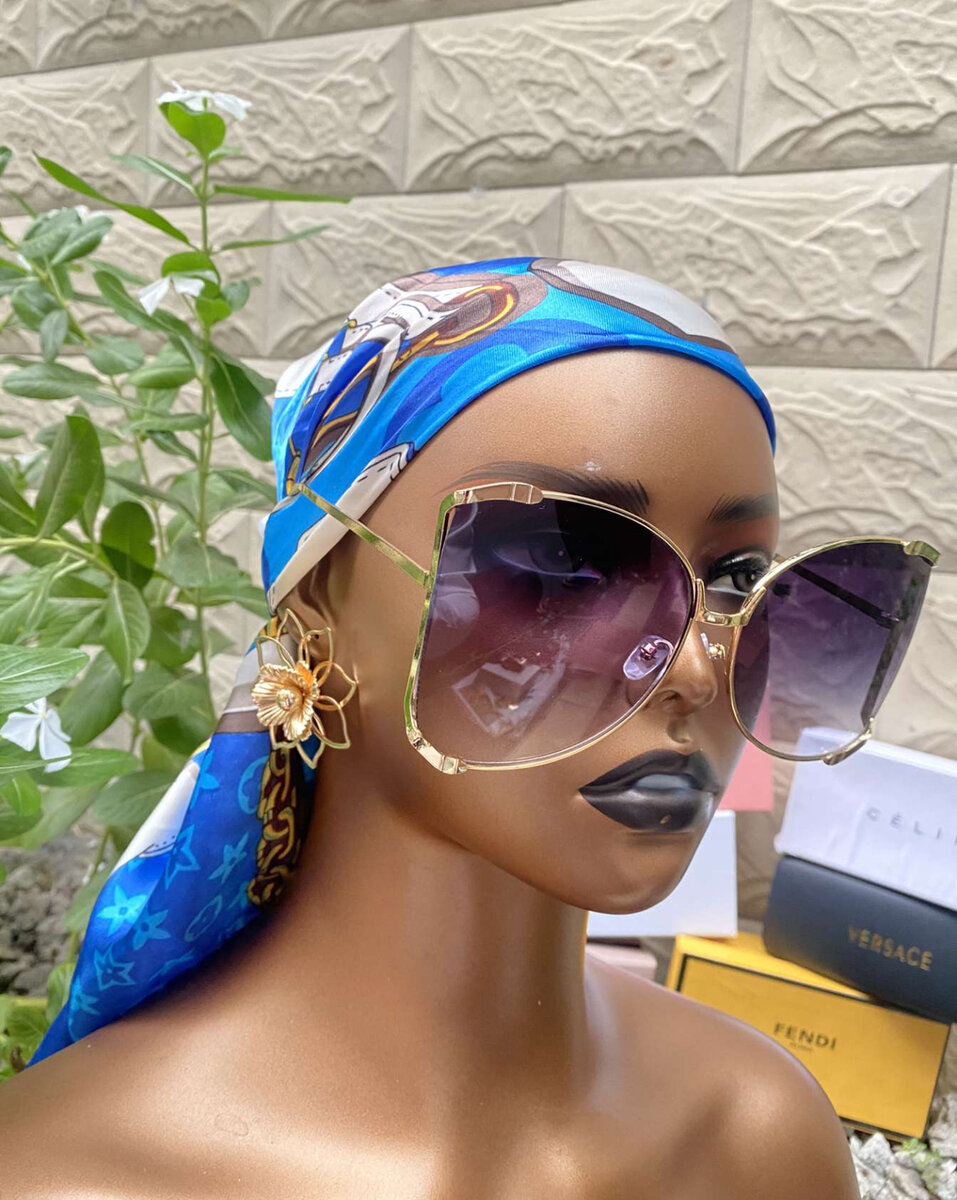 Lunettes de soleil stylisées