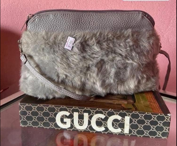 Women's bag with fur