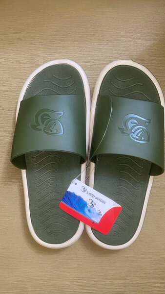 Claquettes de piscine confortables