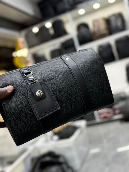 Élégante pochette en cuir noir