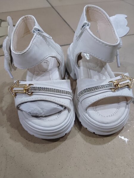 Sandales blanches fille