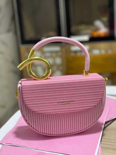 Sac à main rose élégant