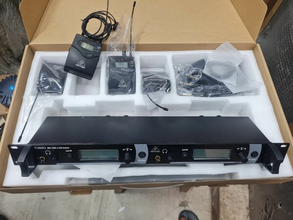 Ear monitor UHF Behringer
