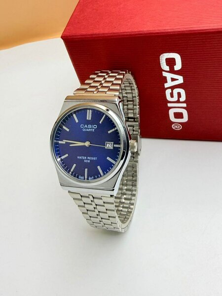 Montre Casio bleu argent