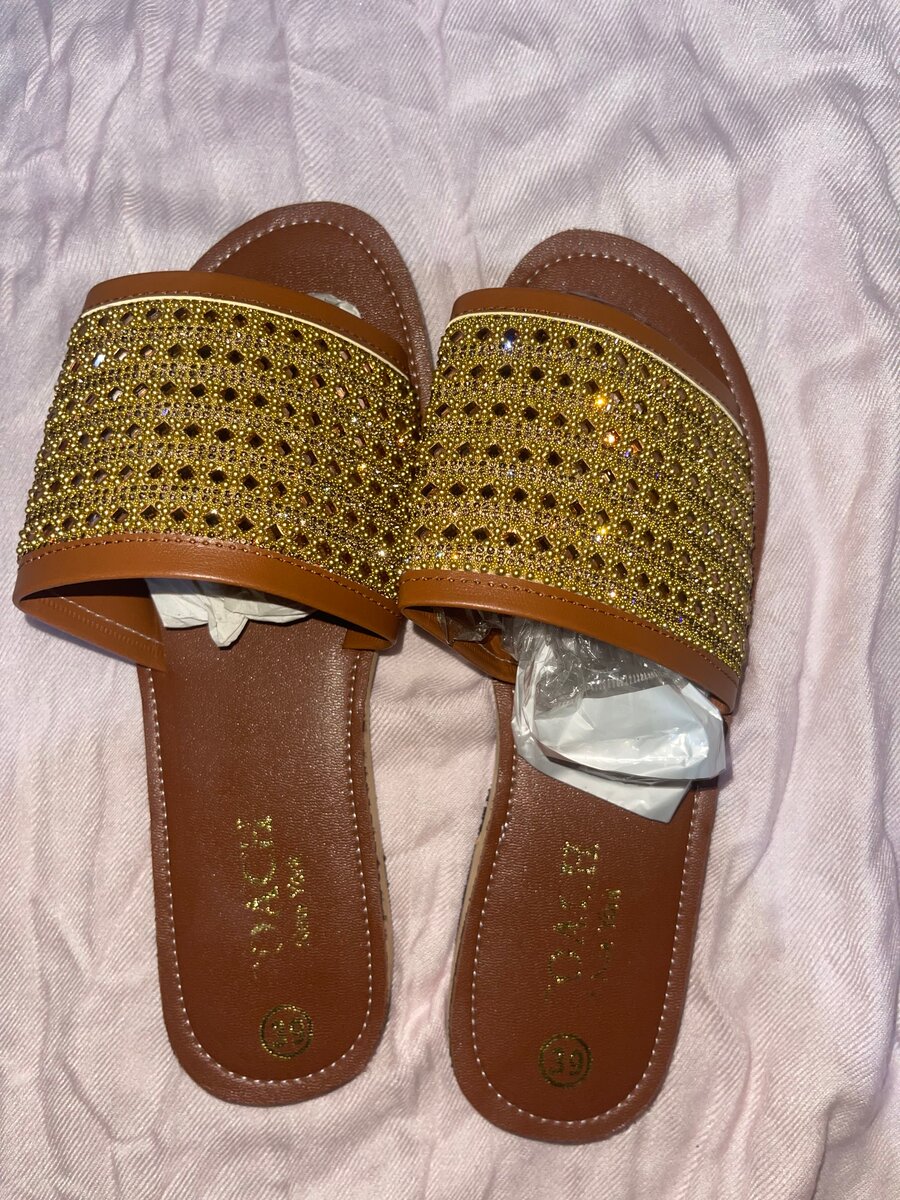 Sandales à strass colorés