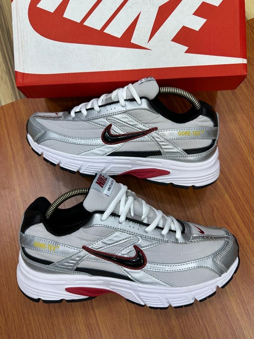 Nike initiator runner