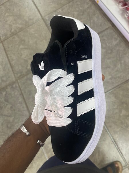 Baskets Classiques Noires et Blanches