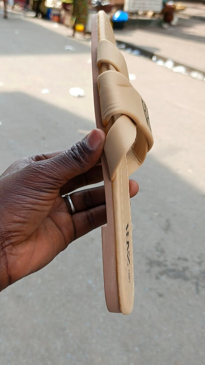 Sandales femmes beiges Zara