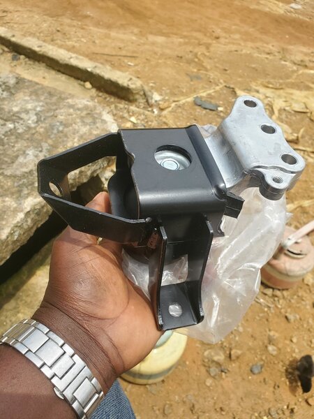 Support moteur voiture robuste