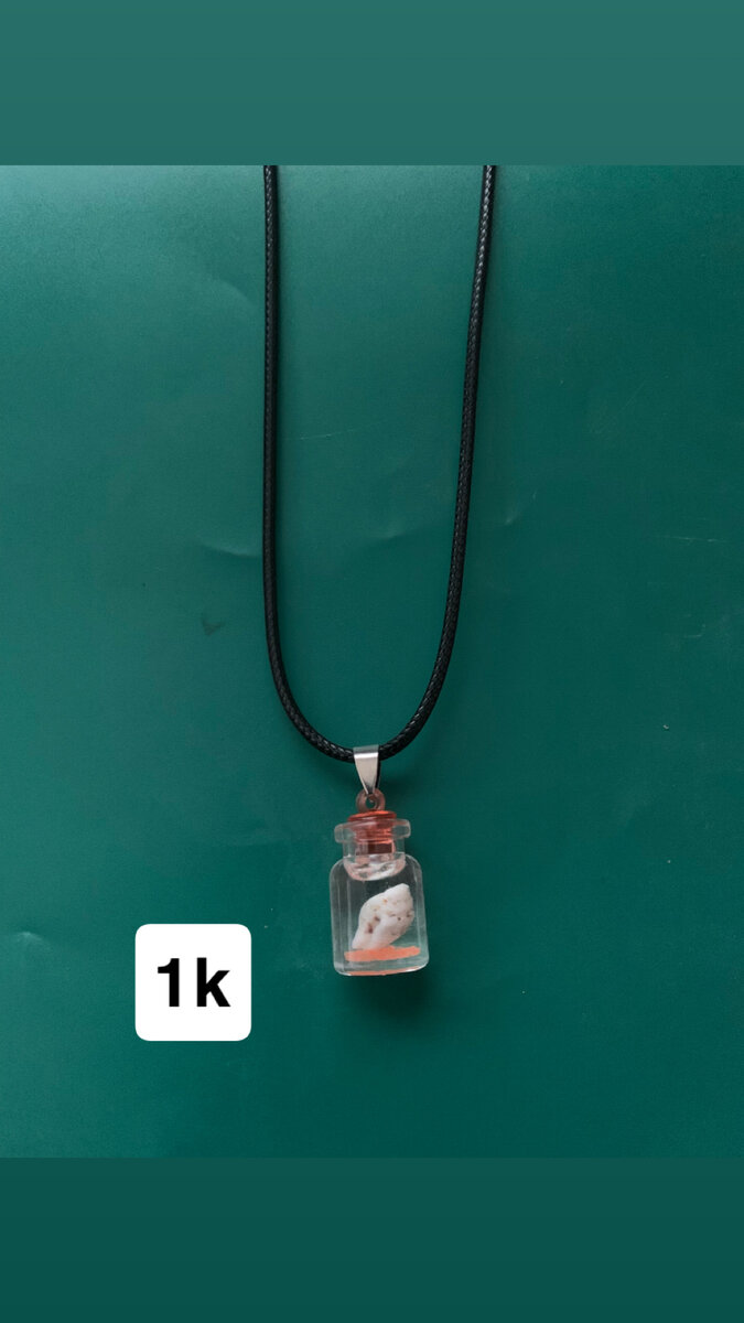 Collier bouteille décoratif