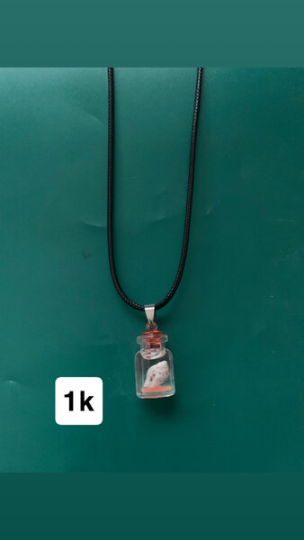 Collier bouteille décoratif