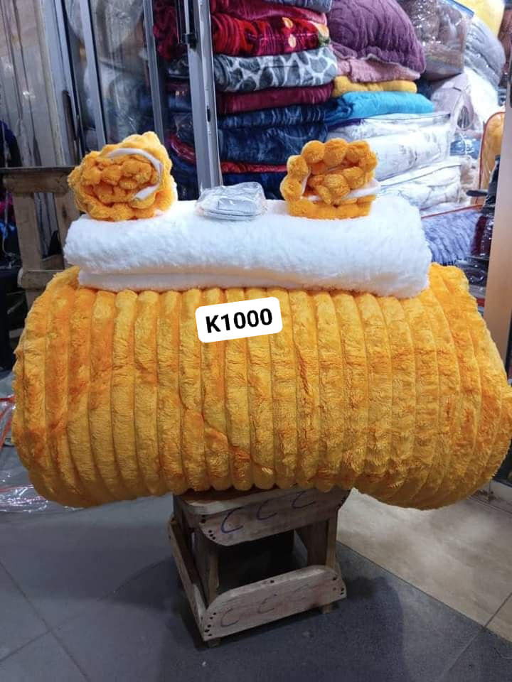 Sweet quality duvets, King size, 5 pieces yellow