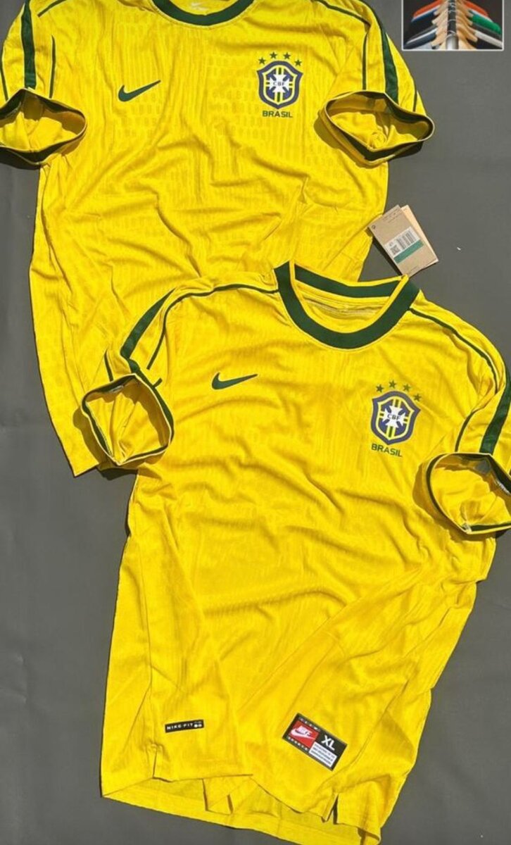 Maillots de football colorés
