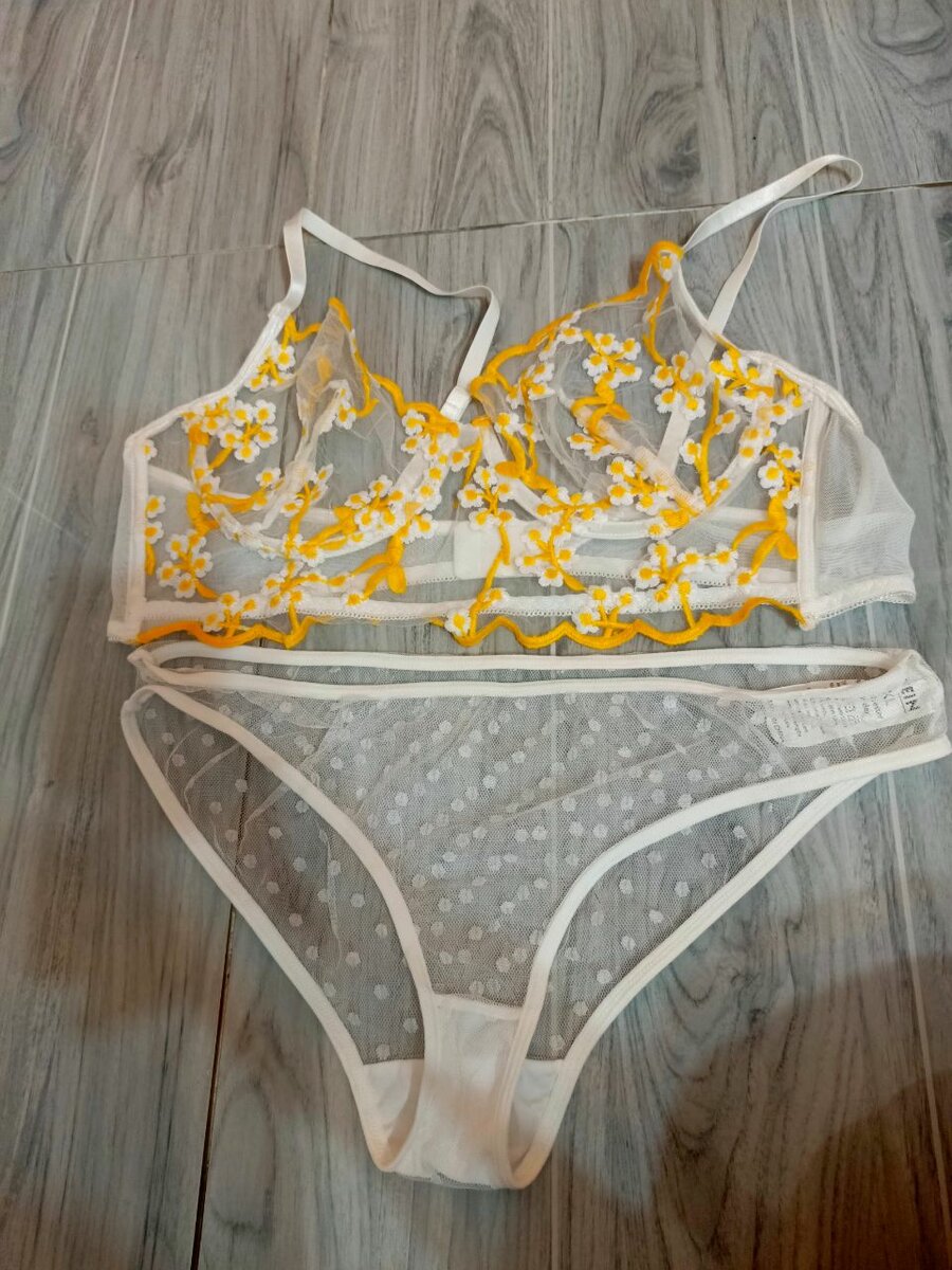 Ensemble lingerie fleurie élégante