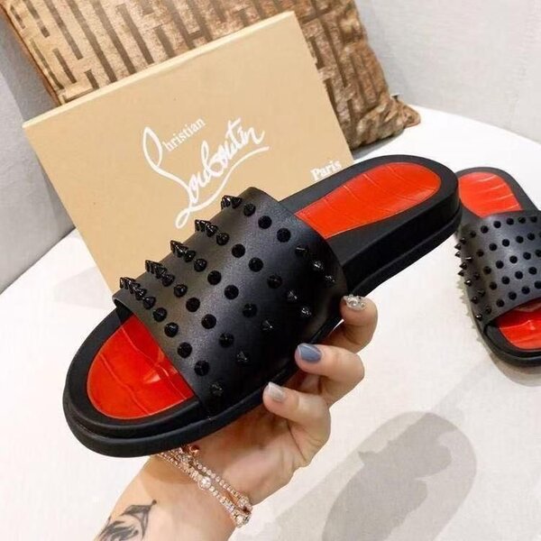 Sandales cloutées noires