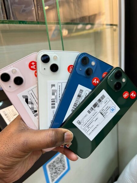 iPhone 13 simple quasi neufs 128gb