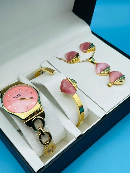 Ensemble de montres et de bijoux