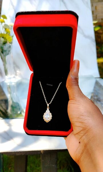 Collier Pendentif Élégant