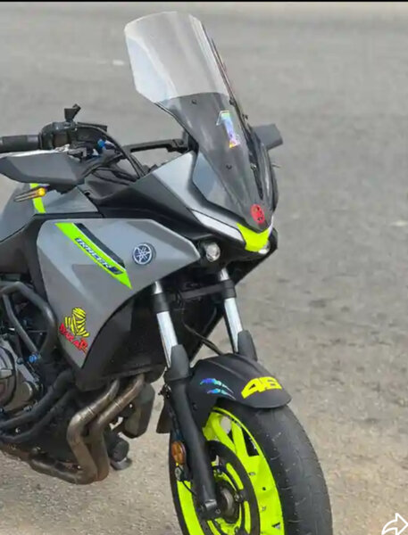 Yamaha MT 125 moto gris et vert