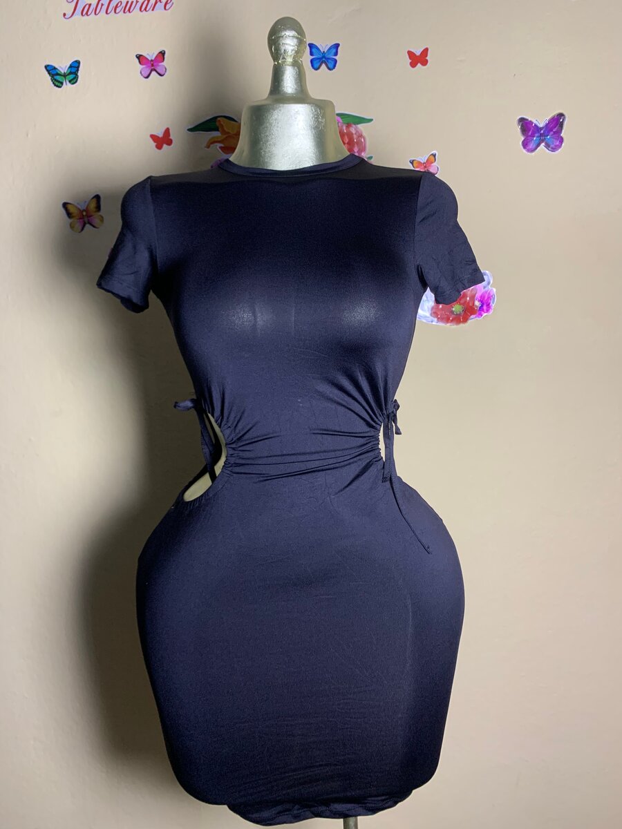 Robe moulante avec découpes