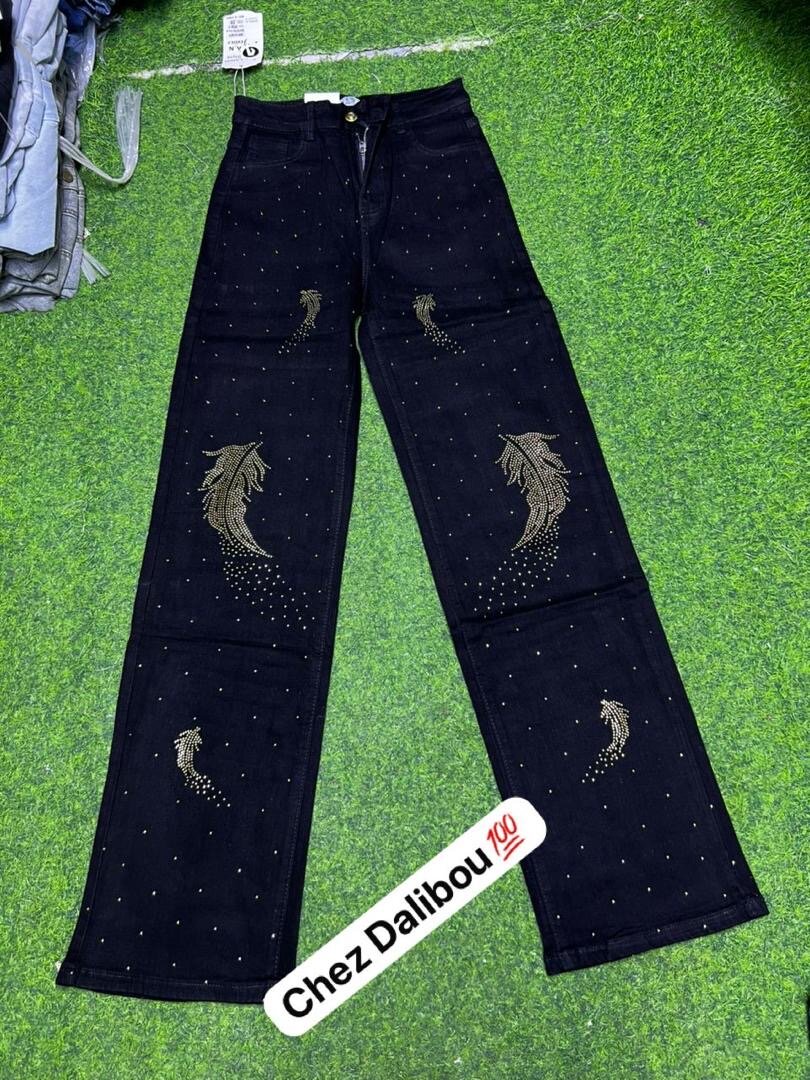 Jeans tendance avec motifs uniques