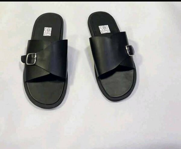 Montre élégante noire